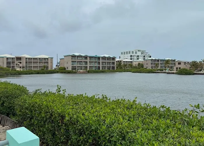 18 At Maralaguna San Pedro (Ambergris Caye)